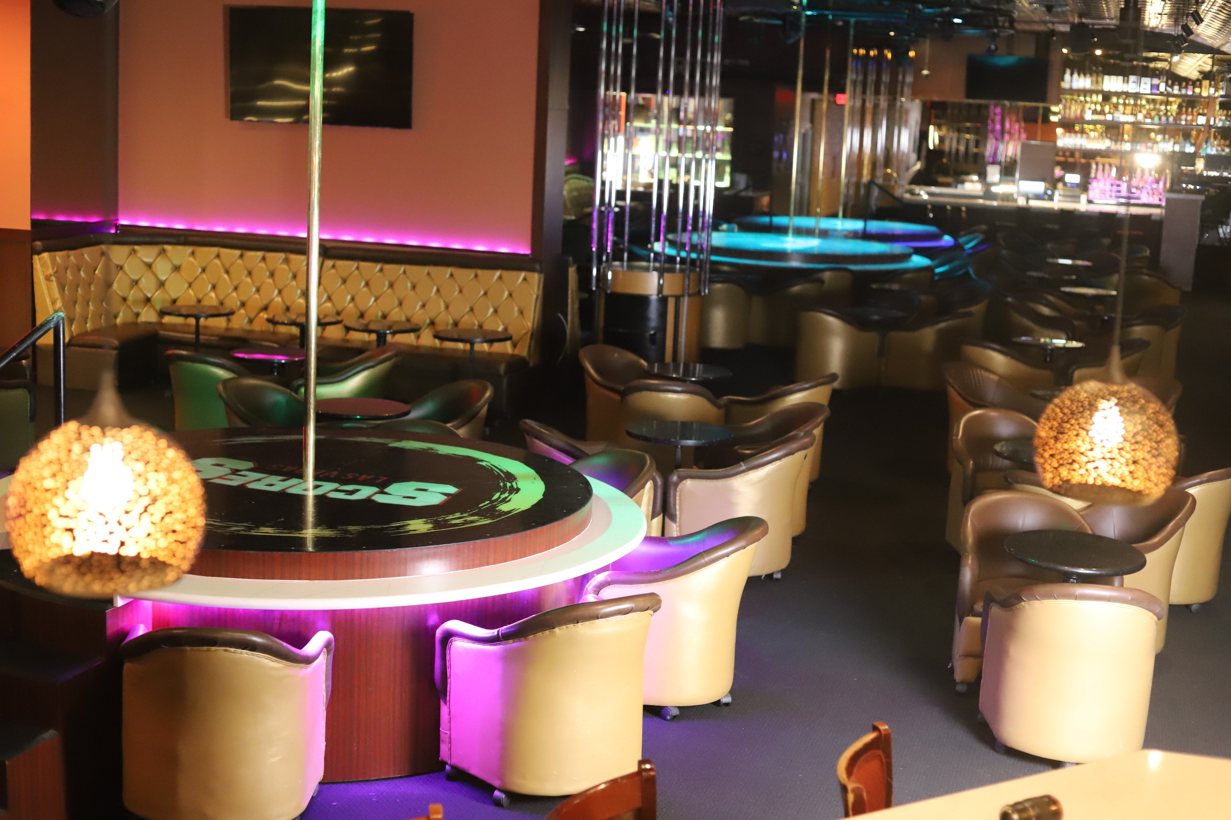 strip clubs with free limo Las Vegas